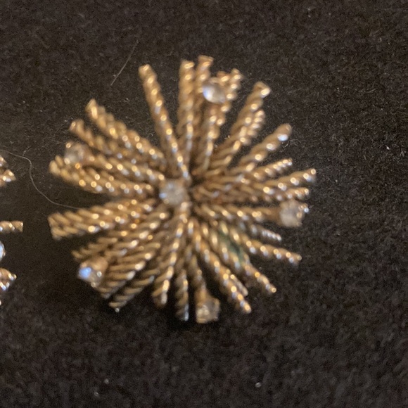 Vintage Bergere Gold and Rhinestone Clip on Earrings. - Picture 3 of 7
